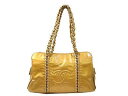 シャネル 2007年 新作【CHANEL】シャネル バッグ A35042 ゴールド ラグジュアリーライン サイドポケット付きエナメルショルダーバッグ 【シャネル 新作 バッグ ショルダーバッグ ハンドバッグ トートバッグ ラグジュアリーライン シャネル 随時入荷!!】【送料無料】