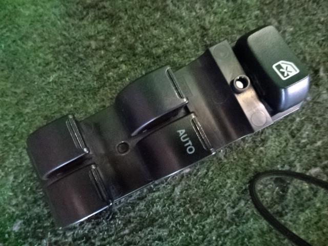 【中古】 ニッサン モコ MG22S パワーウインドウ スイッチ 72J10 25400-4A00E 25400-4A00A