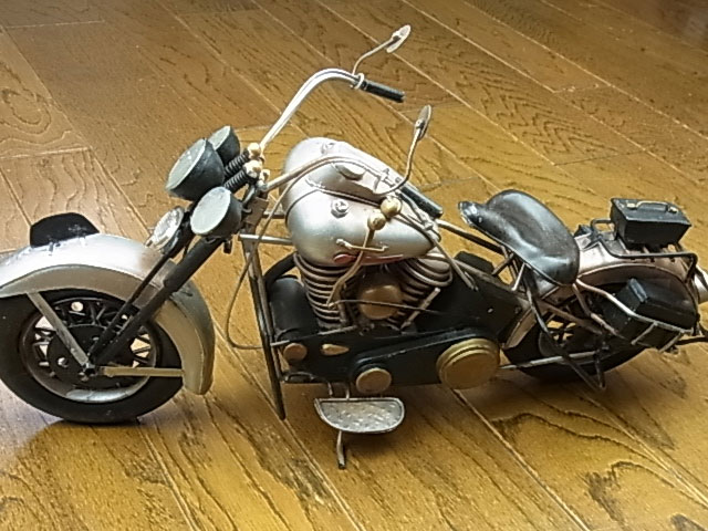 『ブリキのおもちゃ』 アンティーク調 ヴィンテージカー バイク (シルバー) 西海岸 雑貨…...:753nagomi:10000175