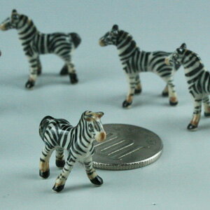 ミニチュア!シマウマの置物!【1個販売】小さい小さいサイズ!100円玉よりも小さなサイズ 陶器製 動物置物