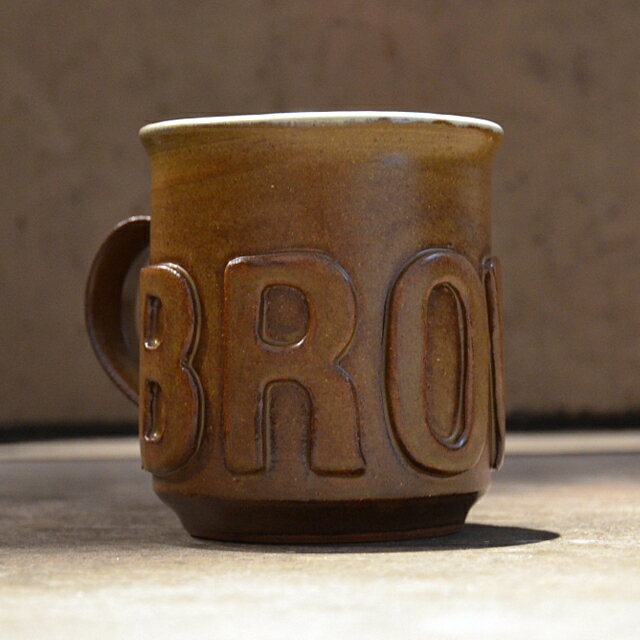 brown by 2-tacs 陶器 マグカップ
