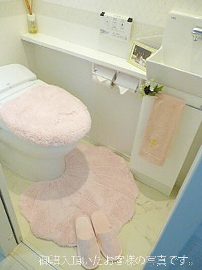 【ゴムデコレース】プレゼント中全色入荷!★あす楽★シェルティーストレーナープレゼント!★『トイレタリー4点セット』★貝殻シェルスタイル【ラメール】新築お祝いトイレマットフタカバースリッパペーパーホルダールームシューズ【HLS_DU】きれい/【HLS_DU】