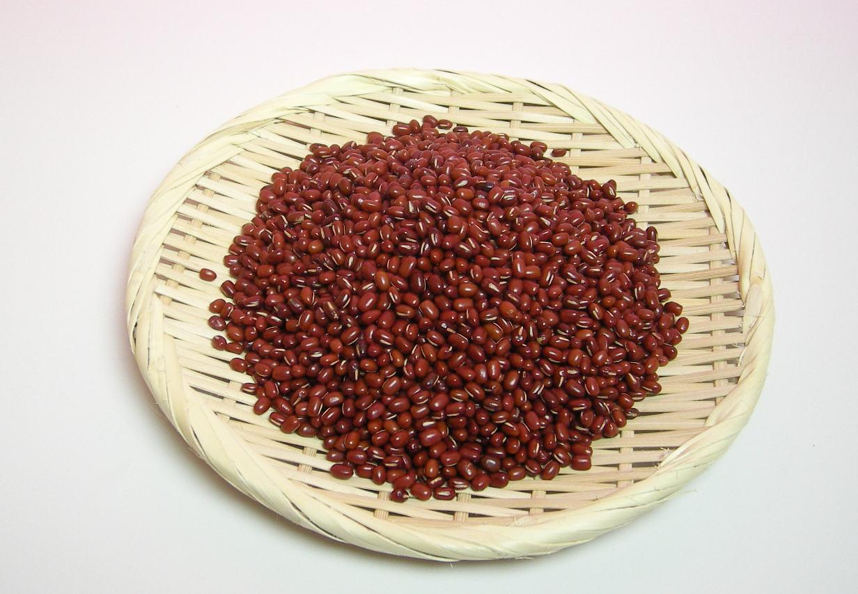 北海道産（十勝産）　小豆 1kg　（Small red bean)2011.秋　に収穫された豆です。新物です。　