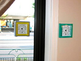屋内外用温・湿度計セット「がいきくん」（壁掛）【郵送可￥250】ガラス窓の内外に設置して温湿度管理できます！
