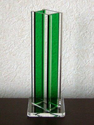 【ドロップ／グリーン】アクリル・フラワーベース・花器花瓶・一輪挿し■水を入れた時、一段と光の反射がきれいなミニサイズの一輪挿しです！