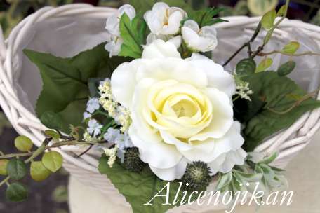 ローズ　ブーケ　ホワイトミディアム白い薔薇が清楚　人気の花のブーケ