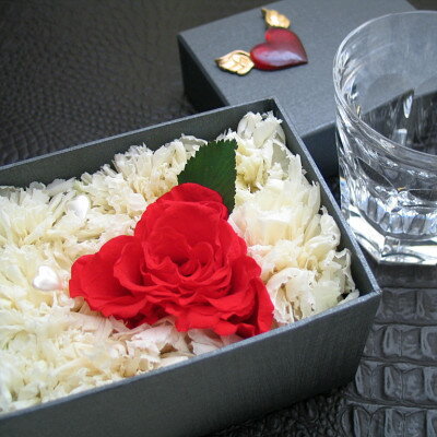 【Dearest You】紅い薔薇ハートを浮かべて。プリザーブドフラワーの黒いBOXアレンジメント！M's Line　_.