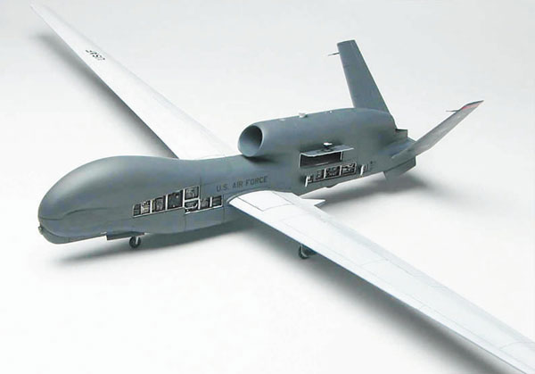 1/72 アメリカ空軍 無人偵察機 RQ-4Bグローバルホーク “メインテナンス仕様” プラモデル[プラッツ]《12月予約》