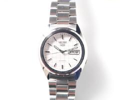 SEIKO 5　AUTOMATIC　デイトグラフ　ホワイト
