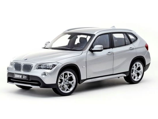 京商 1/18 BMW X1 チタンシルバー