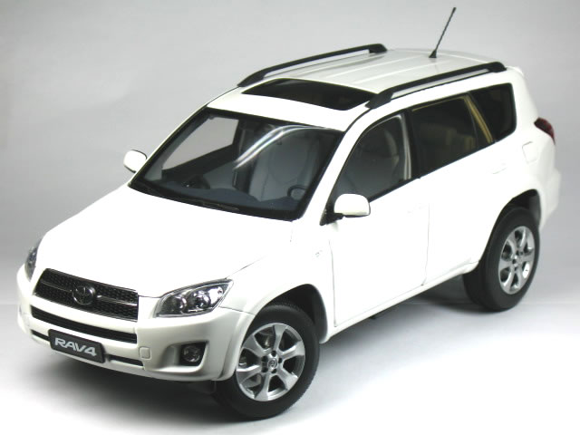 PAUDI 1/18 トヨタ RAV4 2009 ホワイト