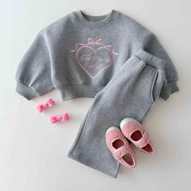 子供用スウェットセットアップ ベビー服 春秋 長袖 トップス ズボン 上下セット かわいい ハート 刺繍 ピンク 花柄 グレー 80cm 90cm 100cm 110cm 120cm 130cm