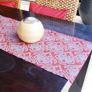 ウォーターヒヤシンスで出来た可愛い模様のテーブルランナー[レッド×グレー][10828]【…...:asia-kobo:10005416