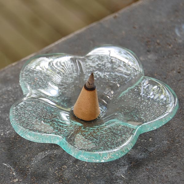 手作りガラスでできたプルメリアの花びら型小さな アジアン トレイ[3901【フランジパニ …...:asia-kobo:10002002