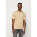 ショッピングPT カルバンクライン メンズ Tシャツ トップス STRIPED CHEST LOGO - Print T-shirt - travertine