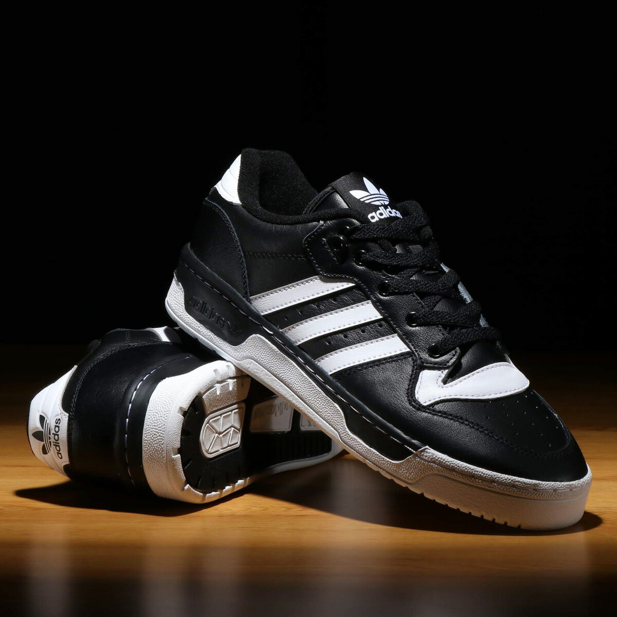 adidas RIVALRY LOW(AfB X Co[ E)CORE BLACK FOOTWEAR WHITE FOOTWEAR WHITE Y fB[X Xj[J[ 20SS-I at20-c