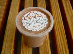 チョコチップチョコレートミックス、練乳にチョコスプレーが入りつぶつぶの感触が人気のアイスクリームです