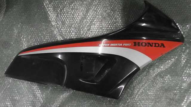 バイクパーツ　VT250F　MC15　の　サイドカウル　右　ヒビ　傷　爪補修跡 *1678325041　【中古】【送料込】