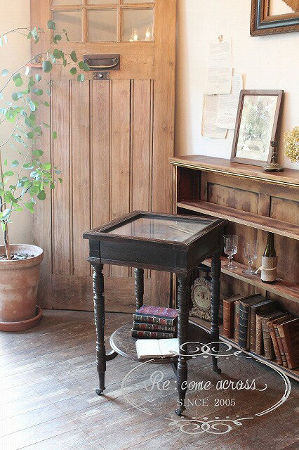 L293 英国アンティーク キャスター付き ガラスケース ・ ディスプレイ