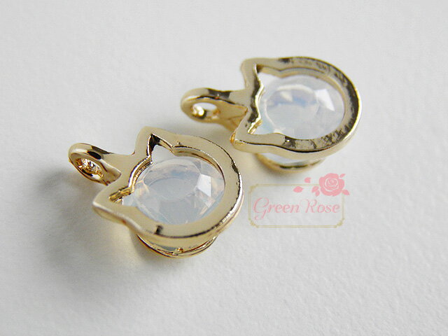 キャットフェイスのミルキーストーンチャーム