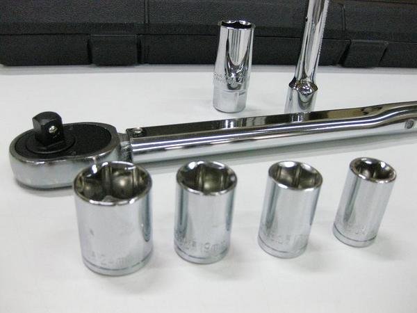 プリセット式トルクレンチセット 14mm/17mm/19mm/21mm/24mm 125mmエクステンションバー付 トルク：28Nm〜210Nm 