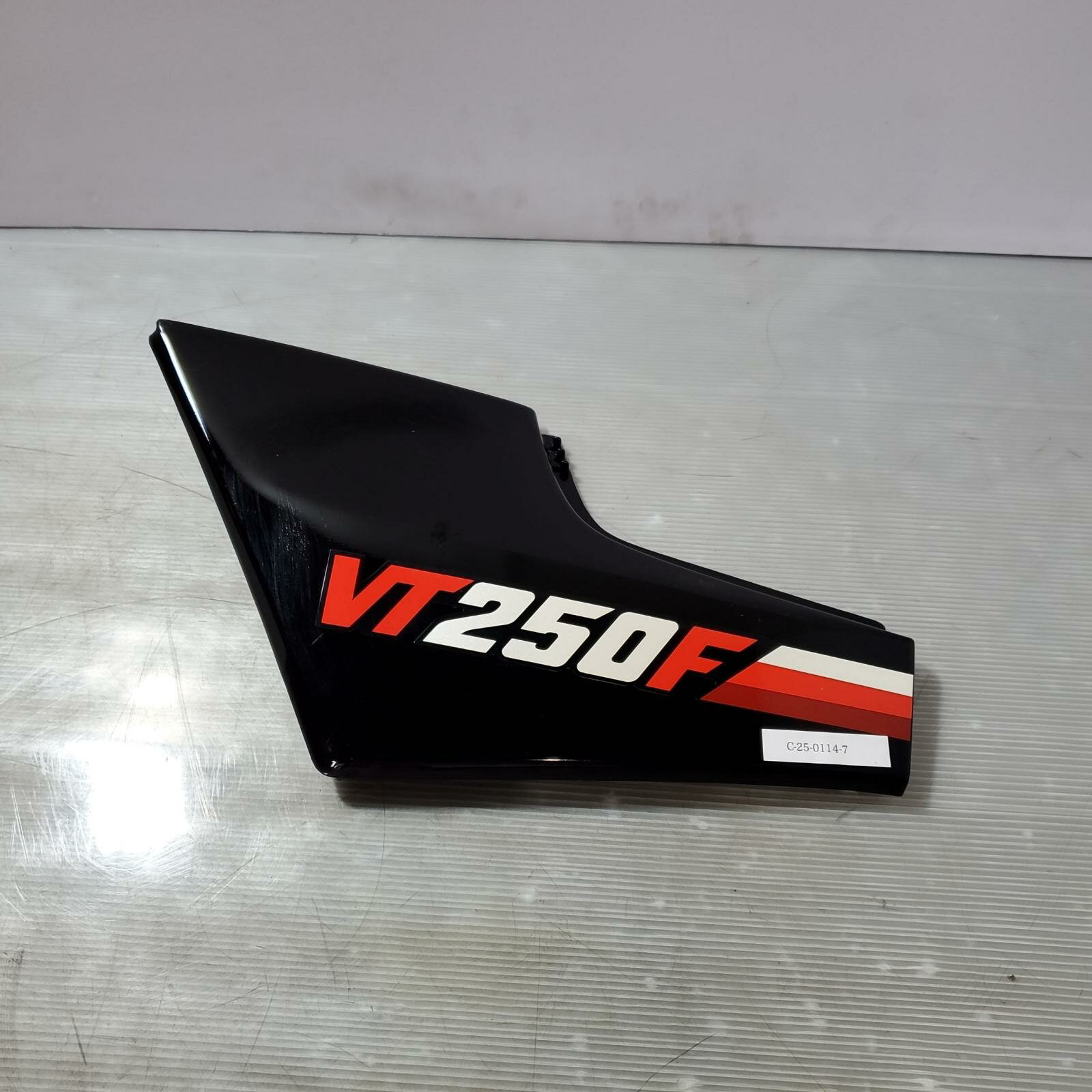 HONDA VT250F サイドカバー 左 ホンダ