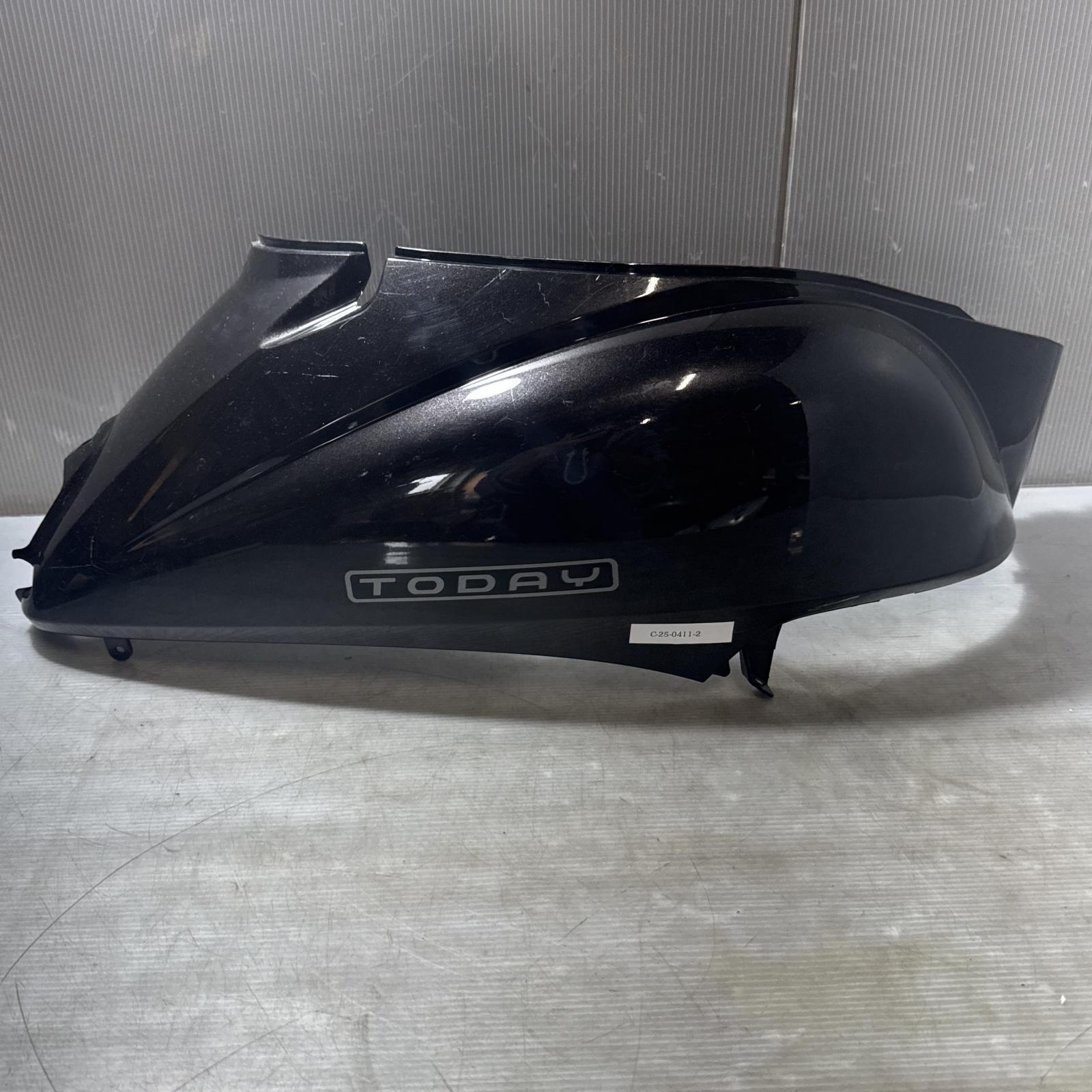 HONDA トゥデイ50 AF67 ボディーカバー 右 TODAY ホンダ