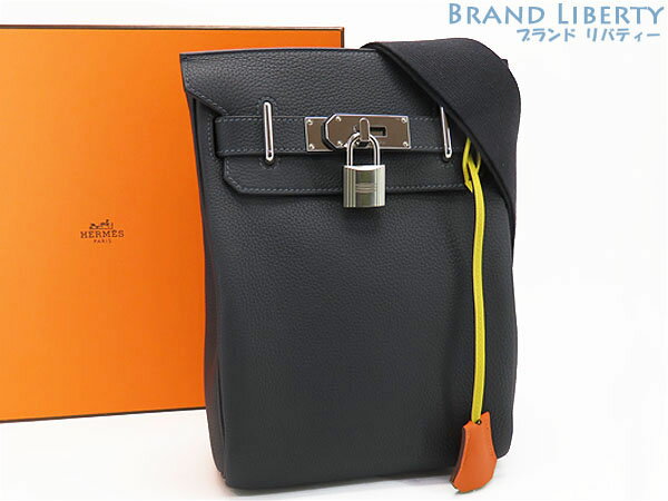 【新品同様レアカラー】エルメス　HERMES　アッカド PM　斜め掛けショルダーバッグ　スリングバッグ　ボディバッグ　バムバッグ　メッセンジャーバッグ　ポシェット　ショルダーポーチ　キャバン ネイビー イエロー シルバー金具　トゴ　H083589CK　B刻印【中古】