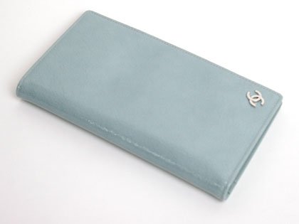 ★新品未使用★送料無料★入手困難！★12%OFF★シャネル （CHANEL） エナメル長札入れA36494-Y04685-44106-BLEU CLAIR(淡い水色系)参考定価68,250円【あす楽対応_関東】【楽ギフ_包装】【楽ギフ_のし宛書】【楽ギフ_メッセ入力】