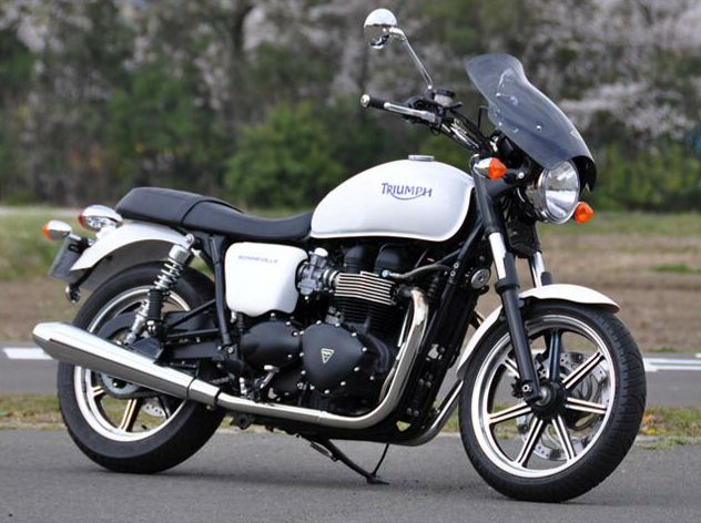 TRIUMPH Bonneville・SE（09年〜） ガイラシールド Lサイズ スモーク CHIC DESIGN（シックデザイン）