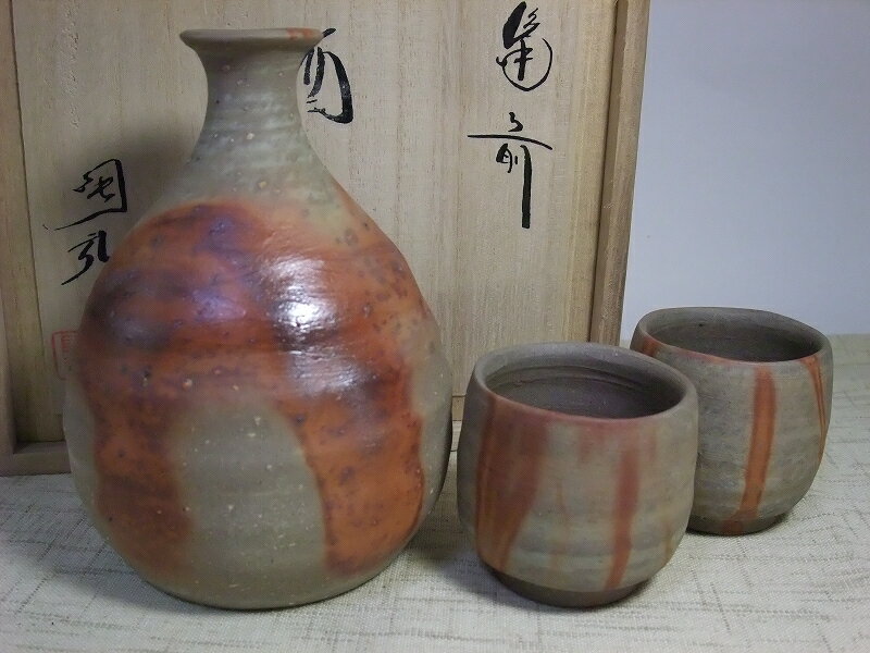 【備前焼／和食器／窯元／酒器】 金重利陶苑 | 酒器セット(緋襷)【楽ギフ_包装】【楽ギフ_のし宛書】【smtb-kd】★備前焼★レビュー割対象商品和食器、ギフト、内祝い、お祝い、引き出物、贈答品などに