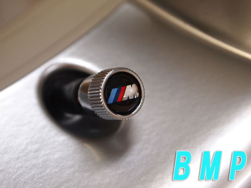 【BMW純正】BMW US限定 アクセサリー BMW バルブキャップ Mマーク 4個セットE90 E91 E92 E93 F20 F30 E82 E87 E60 E61F10 F11 E63 E64 E65 F01 E70 E53 E36 E46 E39 X1 X3 X5 X6 Z3 Z4 【YDKG-f】【送料込みでも楽天最安値！】【即納】【BMW純正パーツ・アクセサリー専門店 BMモーターパーツ】レビューでもれなくステッカープレゼント中！