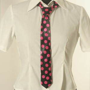 ネクタイ　細身中水玉柄　黒濃いピンク tie011 ゴスロリ♪ロリータ♪パンク♪コスプレ♪コスチューム♪メイド