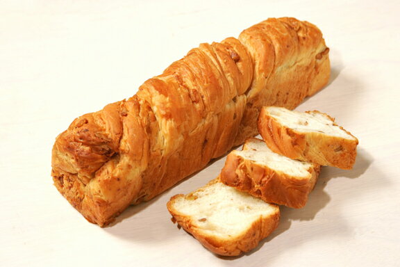 ボローニャ【Jr　クルミ】デニッシュパンの美味しさを手軽に味わえる大きさです。【2sp_120622_b】