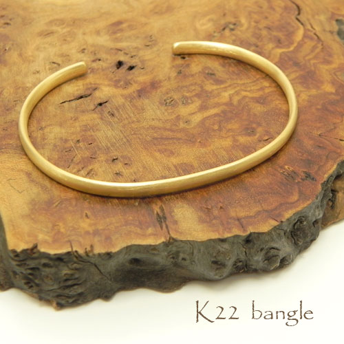 【バングル】K22 bangle3ミリ幅楕円バングル22金 鍛造ブレスレットC型バングル金の腕輪金属アレルギー対策