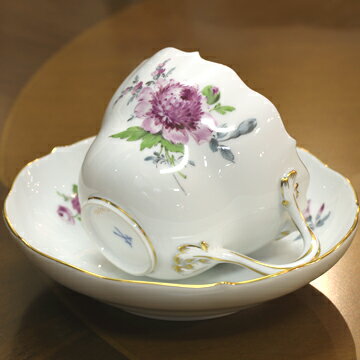 マイセン[Meissen]　パープル＆グリーン2つ花（2）　コーヒーC/S#msn004064 【楽ギフ_包装】 【楽ギフ_のし宛書】 【楽ギフ_メッセ入力】 【YDKG-f】【smtb-F】ゴールドの縁取りが上品滑らかなカーブを描くフォルムが特徴的なマイセンのティーカップ