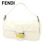【中古】 フェンディ FENDI ショルダーバッグ ワンショルダー レディース マンマバゲット FFプレート ホワイト 白 ベージュ レザー 人気 セール T4057