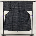 【店内最大70%OFF!5/9 20:00-5/16 1:59迄】 50%OFF 男着物 名品 落款あり 紬地 絣柄 墨色 袷 身丈143cm 裄丈68.5cm M 正絹 【中古】 msp30perk
