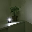乾電池式LEDセンサーライト LSL-0.5　ブラック・ホワイト【アイリスオーヤマ】