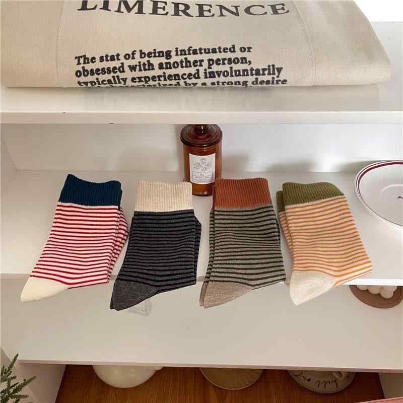靴下 レディース 春秋 純綿 防臭 中筒丈 ソックス 韓国風 カジュアル ボーダー柄 配色 抗菌 通気性