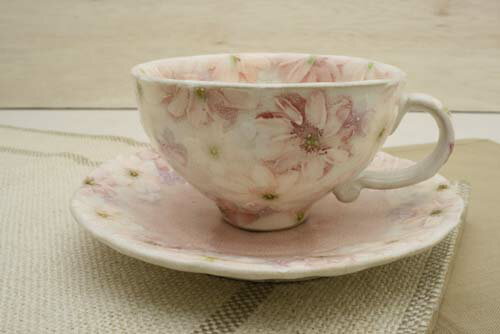 白絵花紋　コーヒー碗皿