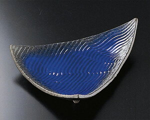 【テーブルウェア、キッチングッズの格安挑戦！】（強化磁器）伊賀るり釉（波彫）三角皿