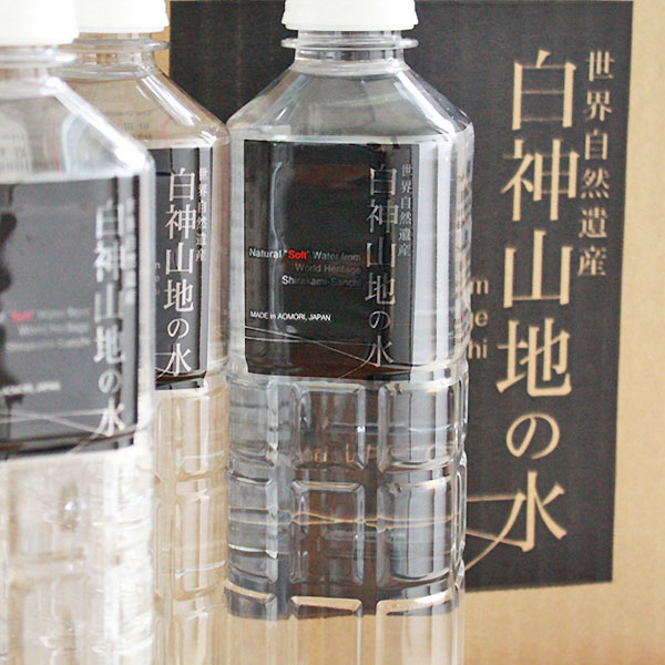 水 ミネラルウォーター 日本 世界遺産 【白神山地の水 黒ラベル500ml×24本】カラダにすぅ〜っと吸収されるような非加熱・超軟水・弱酸性・豊富な酸素・小クラスターが特徴の自然の水[※産地直送のため同梱不可][ お中元 ]青森 白神山地の水【2sp_120810_green】