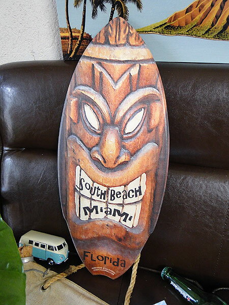 ミニサーフボード(ティキマスク) ■ こだわり派が夢中になる! 人気のアメリカ雑貨屋 アメリカ 雑貨 おしゃれ インテリア 小物 オブジェ 置物 おもしろ かわいい ハワイ雑貨 ハワイアン雑貨 プレゼント バリ雑貨 アジアン雑貨 かっこいい男の部屋