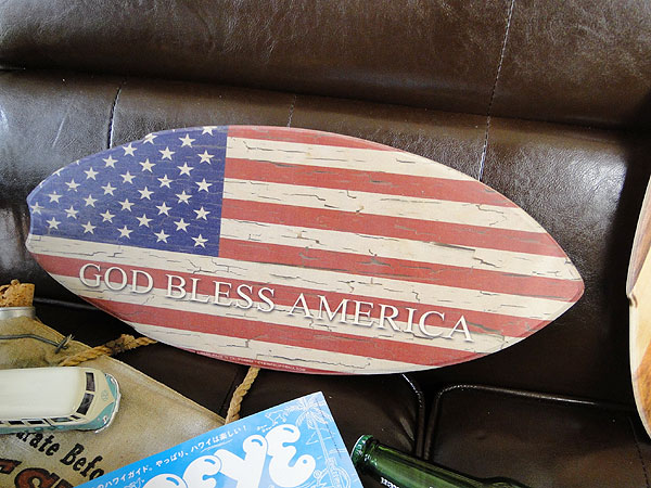 ミニサーフボード(星条旗) ■ こだわり派が夢中になる! 人気のアメリカ雑貨屋 アメリカ 雑貨 おしゃれ インテリア 小物 オブジェ 置物 おもしろ かわいい ハワイ雑貨 ハワイアン雑貨 プレゼント バリ雑貨 アジアン雑貨 かっこいい男の部屋 西海岸 西海岸スタイル