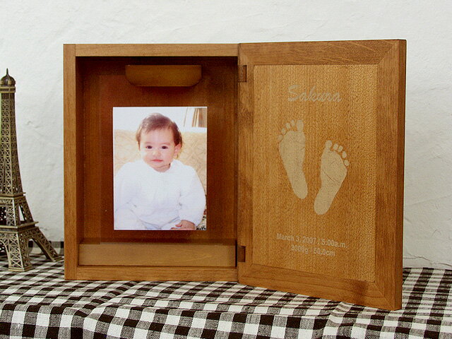 【送料無料】 天使の宝箱ベビーの手足型を彫刻した記念BOX／収納箱＆写真立ての2WAY仕様の宝箱出産記念メモリアル・ギフト