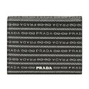プラダ 財布 二つ折り財布 ミニ財布 ブラック PRADA 1MV204 2DF8 F0002 SAFFIANO PRADA NERO レザー マットロゴ 革 被らない 新品 正規品 ギフト プレゼント