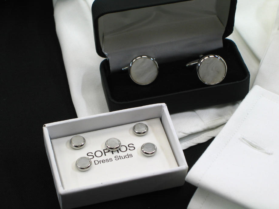 ★イギリス U.K SOPHOS フォーマル カフスボタンフォーマル　Shiny Rhodium white Insert 2349P白蝶貝シルバーカフスとスタッドセット