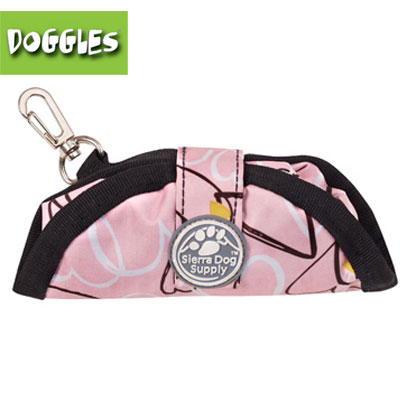 【Doggles　(ドグルス）】Foldable Travel Bowl with Graphic - Pink Hearts（ピンクハート）