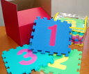 人気の数字柄パズルマットが、贈答用の真っ赤な化粧箱に入りました。入学祝い、お誕生日、ひな祭り、こどもの日、孫の日などのプレゼントに最適です!パズルマット123(12枚入り)【化粧箱包装】送料無料